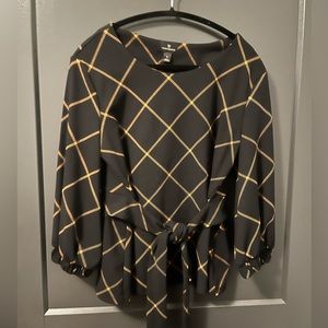 Worthington Black windowpane design women’s blouse with 3/4 sleeve and tie belt.